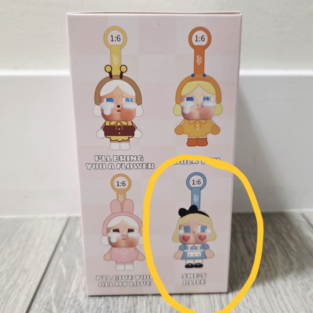 POP MART CRYBABY - Crying Again Vinyl Plush - She's Alice